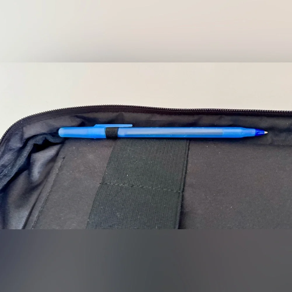 Black Lightweight Expandable Laptop Bag for 15